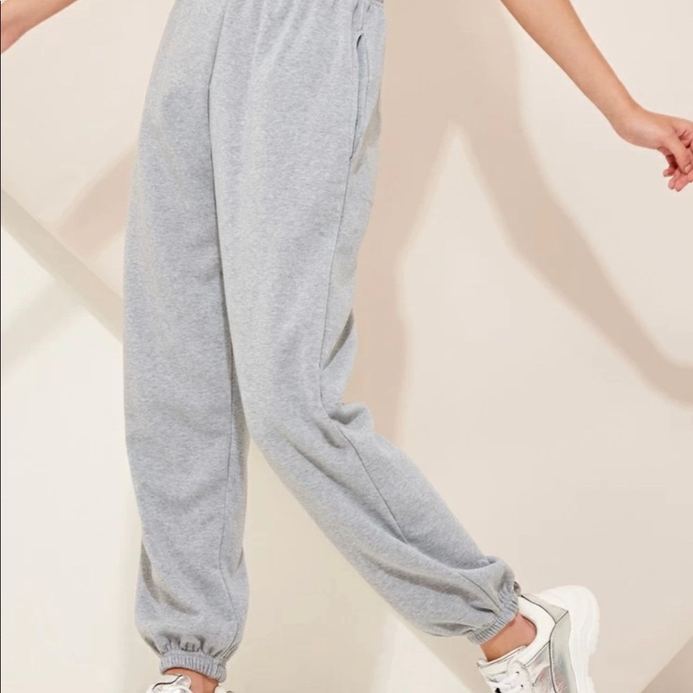 gray sweatpants